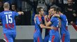 Radost plzeňských fotbalistů po druhém gólu proti Hapoelu Beer Ševa