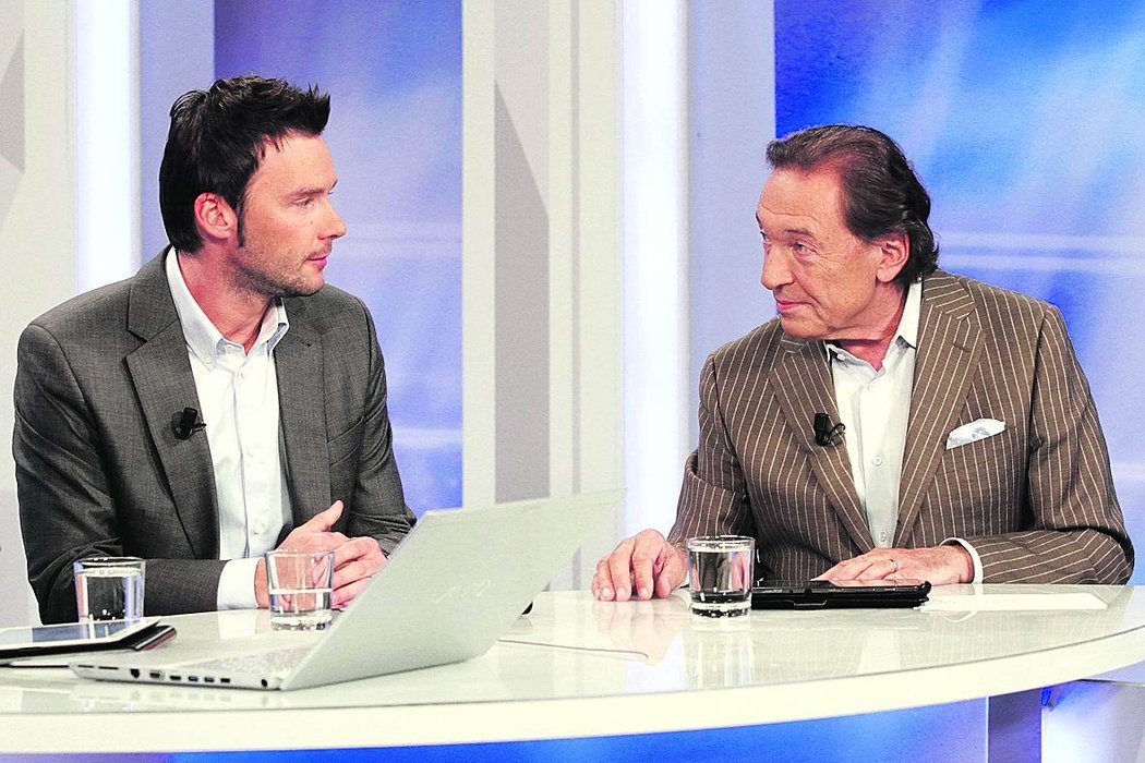 Karel Gott by se s přehledem mohl živit jako fotbalový moderátor, což dokázal ve studiu Ligy mistrů na O2 TV Sport