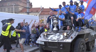 Plzeň slavila na tanku! Šádek velel s klackem a poslal vzkaz do Prahy