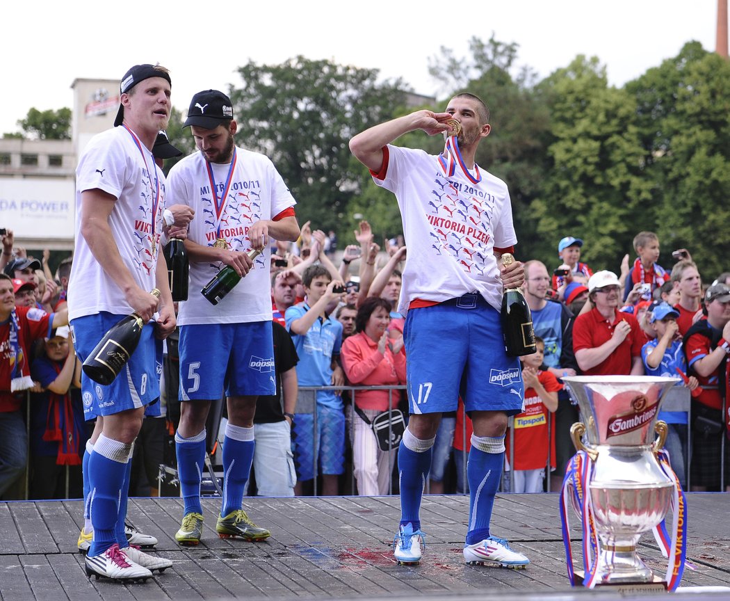 David Limberský s Janem Rezkem slaví plzeňský titul