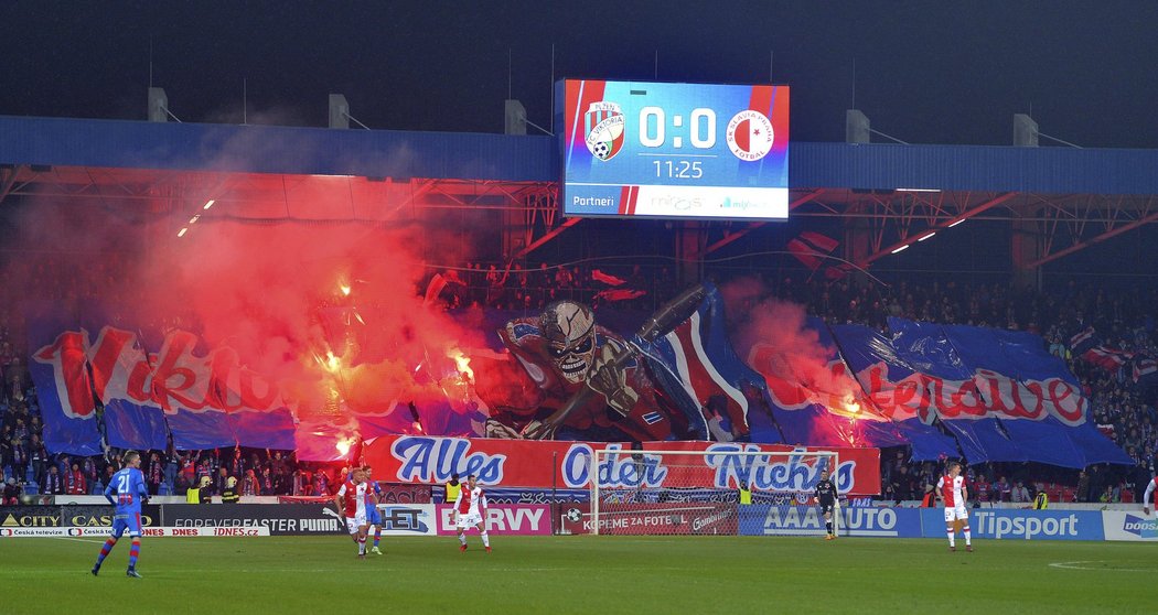 Choreografie domácích fanoušků na plzeňském stadionu