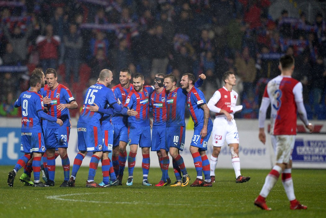 Plzeňská radost, slávistický smutek. Náskok lídra ligy na obhájce titulu je 14 bodů.