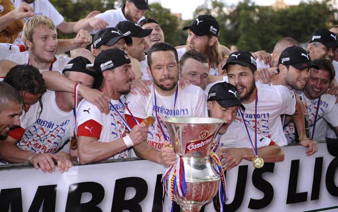 Co dnes dělají první mistři z Plzně: expert v rádiu i řidič MHD. Už jen dva pořád hrají Co dnes dělají první mistři z Plzně: expert v rádiu i řidič MHD. Už jen dva pořád hrají