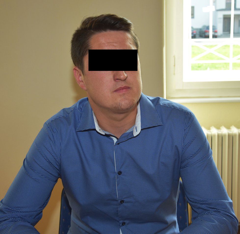 František D. (22) stojí před soudem kvůli tomu, že protihráči při fotbalu zlomil nohu.