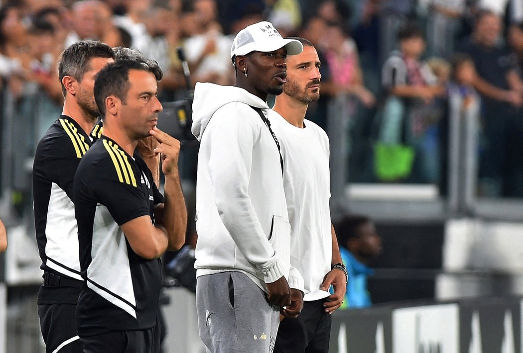 Zraněný Paul Pogba zatím sleduje zápasy Juventusu v civilu