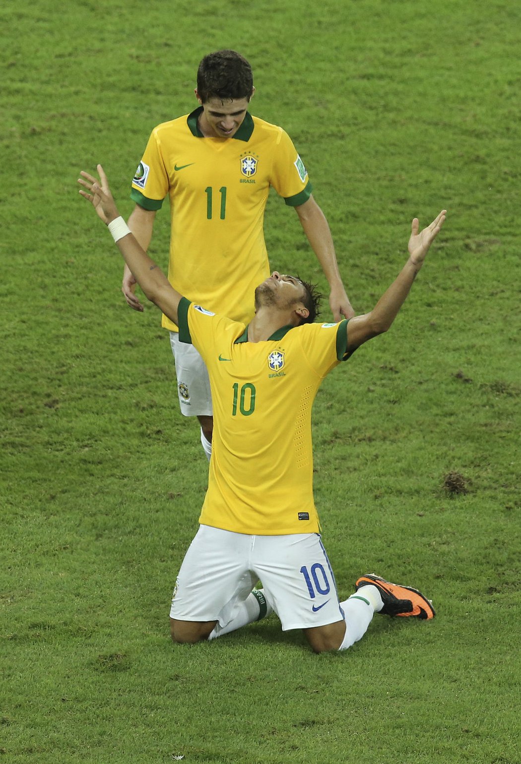 Fotbalisté Brazílie vyhráli už potřetí v řadě Pohár FIFA. Na turnaji zazářil útočník Neymar, který vstřelil také jednu z branek při finálovém vítězství nad Španělskem 3:0.