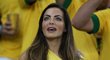 Finále Poháru FIFA sledovala zaplněná Maracaná. A s ní i tato brazilská fanynka...