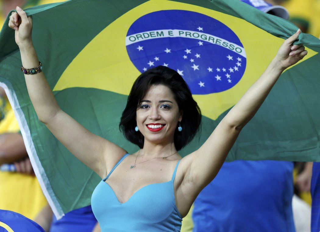 Fandím našim! V publiku měli při finále Poháru FIFA nebyla nouze o ženský půvab.