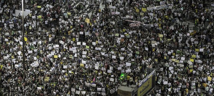 V ulicích brazilských měst protesty sílí každým dnem