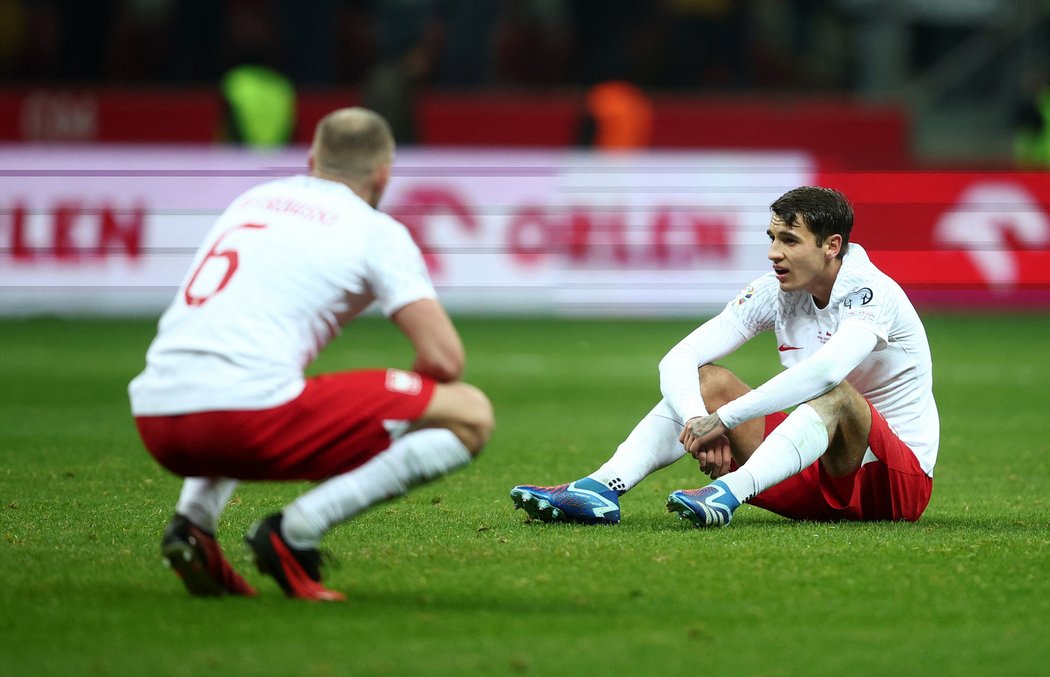 Zklamání polských fotbalistů po remíze proti Česku