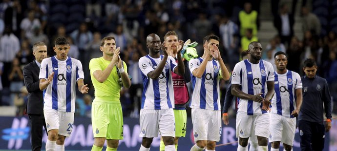 Zklamaní fotbalisté Porta včetně brankáře Ikera Casillase