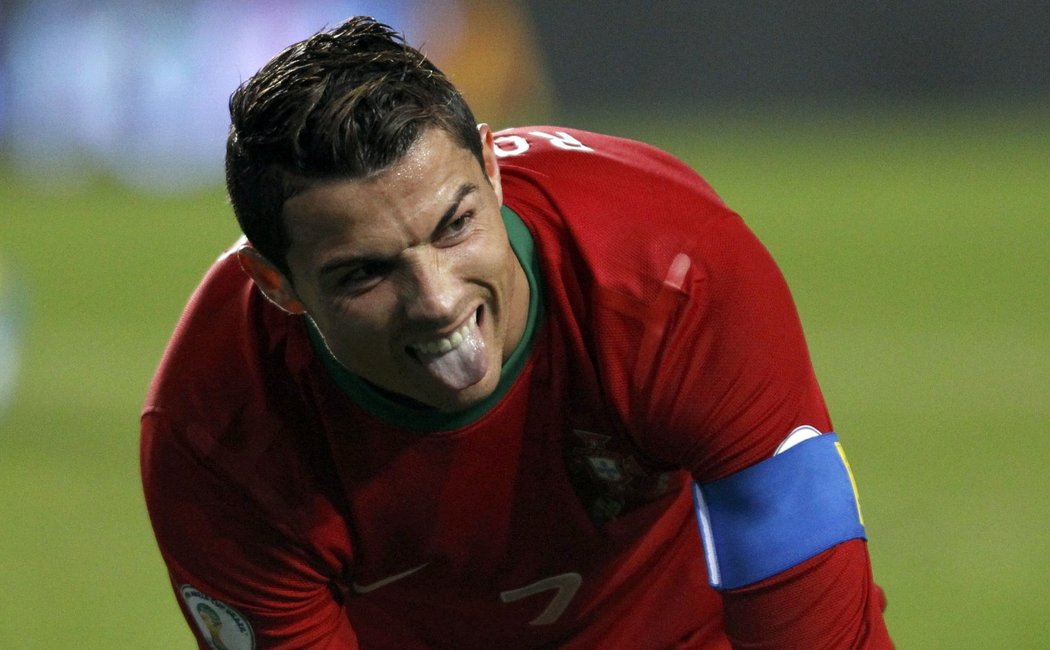 Má splněno! Portugalec Cristiano Ronaldo vstřelil gól do švédské sítě.