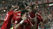 Máme náskok! Portugalští fotbalisté se radují z gólu do švédské sítě.