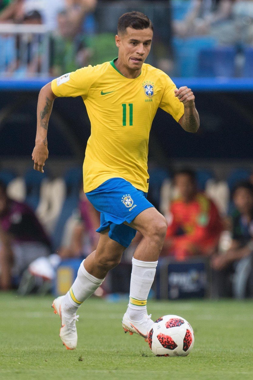 Opora Brazílie Philippe Coutinho peláší s míčem