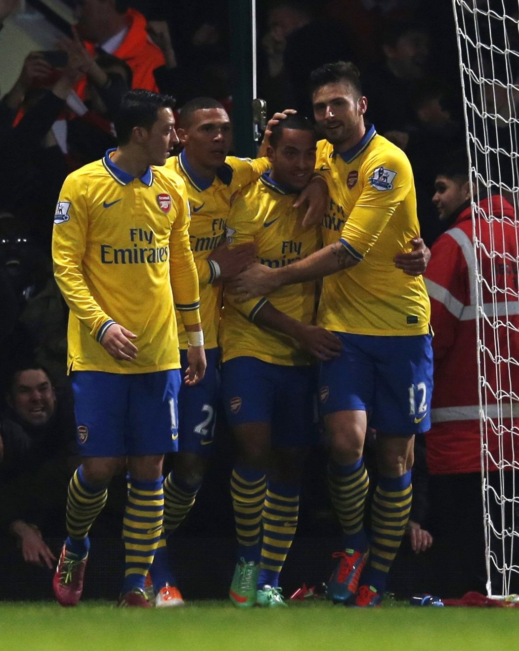 Hráči Arsenalu se radují po gólu na hřišti West Hamu. Kanonýři nakonec zvítězili 3:1