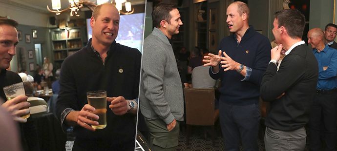 Princ William sledoval potupu anglické fotbalové reprezentace v jedné z londýnských hospod