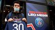Dresy Lionela Messiho jdou v Paříži už na dračku