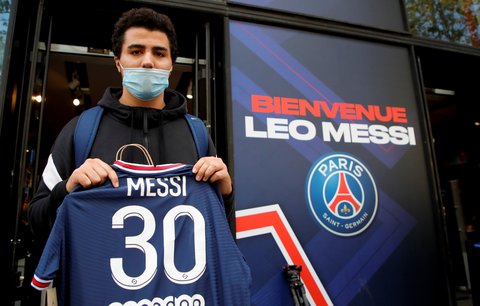 Dresy Lionela Messiho jdou v Paříži už na dračku