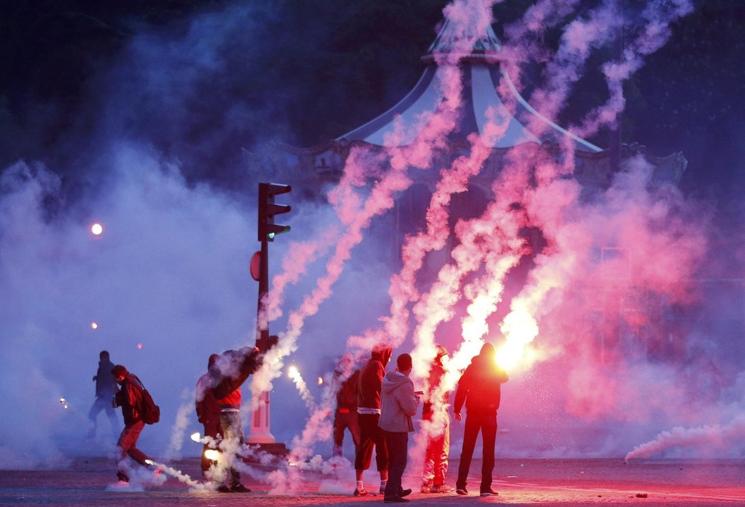 Oslavy titulu PSG přerostly ve střety s policií