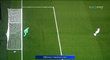Postavení brankáře PSG Keylora Navase, kvůli kterému se penalta Manchesteru United musela opakovat