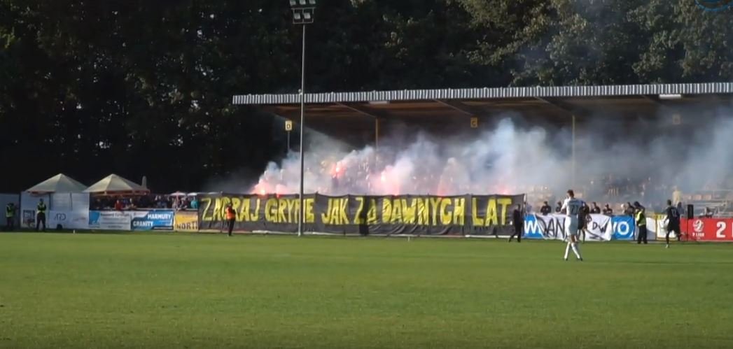 Fanoušci klubu Gryf Wejherowo málem zkazili život brankáři Legie Gdaňsk Zlatanu Alomerovicovi