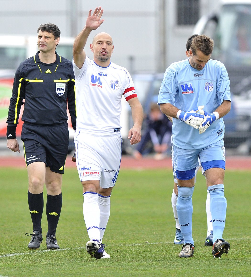 Zklamaný brankář Ústí Radim Novák po zápase proti Bohemians Praha v sezoně 2011/12.