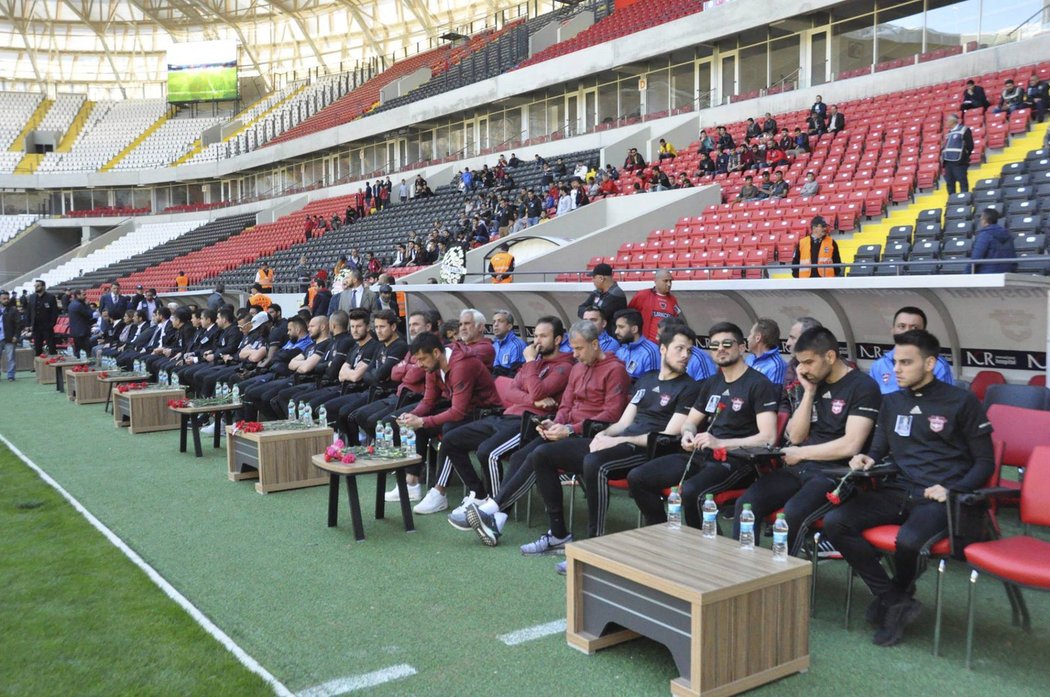 Fotbalisté a hráči Gaziantepsporu se loučili s Františkem Rajtoralem