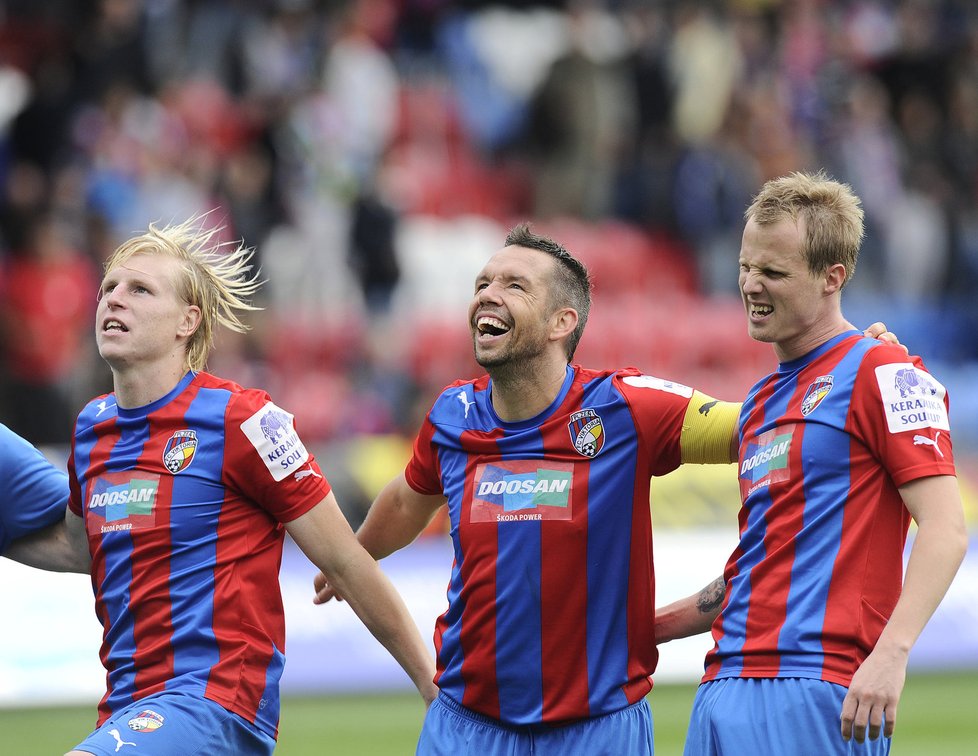 Plzeňská oslava. František Rajtoral slaví po boku Pavla Horvátha a Davida Limberského