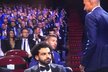 Mohamed Salah seděl během losu Ligy mistrů v obklíčení fotbalistů Realu Madrid