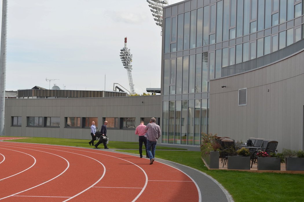 Na fotbalové asociaci bylo dopoledne pořádně rušno