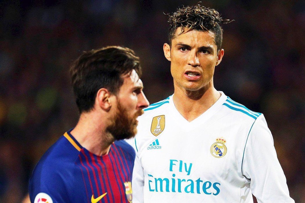 Lionel Messi a Cristiano Ronaldo při ligovém utkání Barcelony proti Realu Madrid