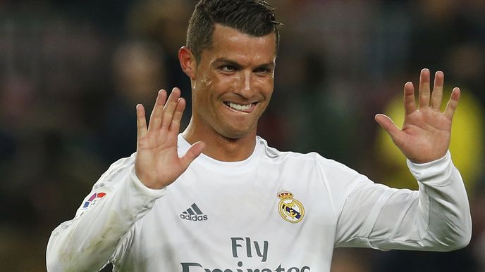 Cristiano Ronaldo slaví gól, kterým porazil Barcelonu