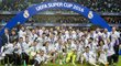Fotbalisté Realu Madrid se radují ze zisku Superpoháru
