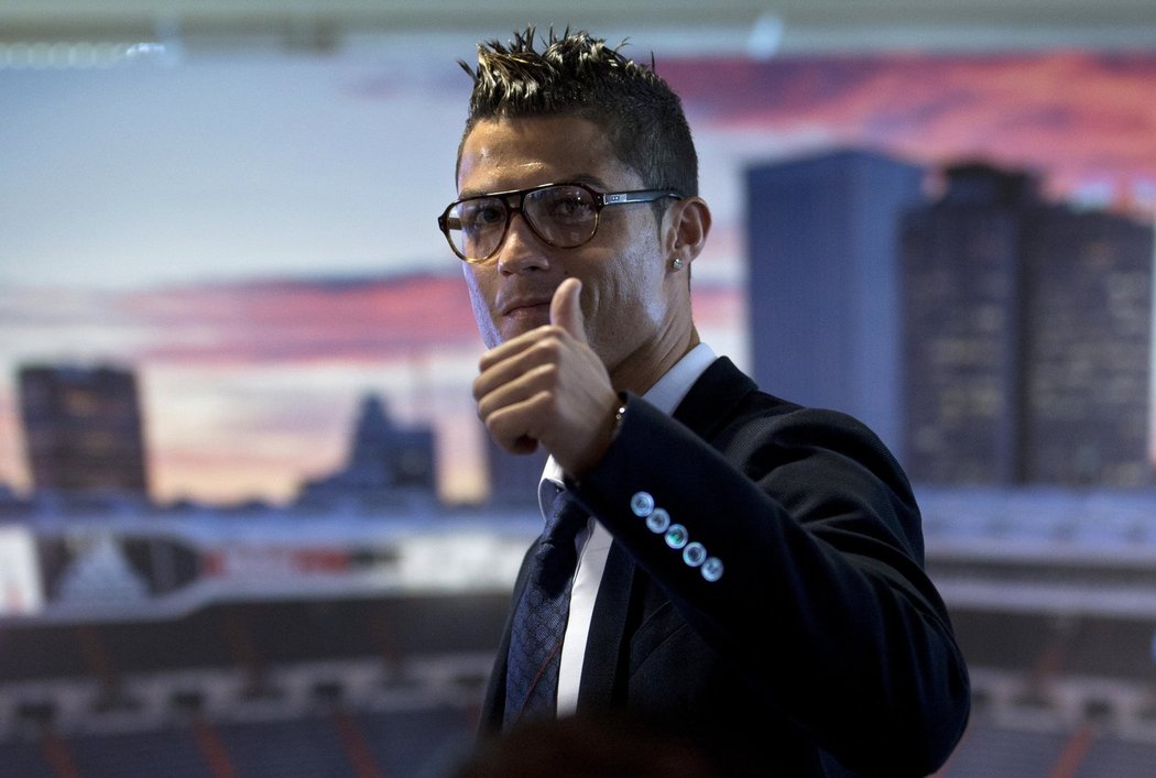 Po podpisu nové smlouvy s Realem Madrid zářil Cristiano Ronaldo spokojeností