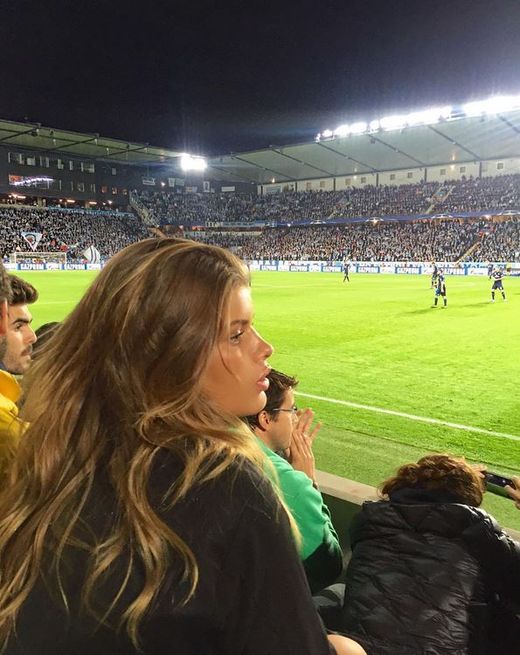 Maja se byla na Ronalda povídat. V Malmö viděla Real z tribuny. Maja se byla na Ronalda povídat. V Malmö viděla Real z tribuny.