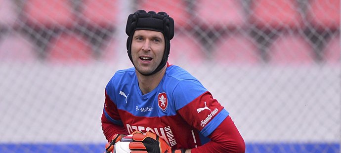 Brankář české reprezentace Petr Čech si na Twitteru před zápasem s Tureckem dopisoval s fanoušky