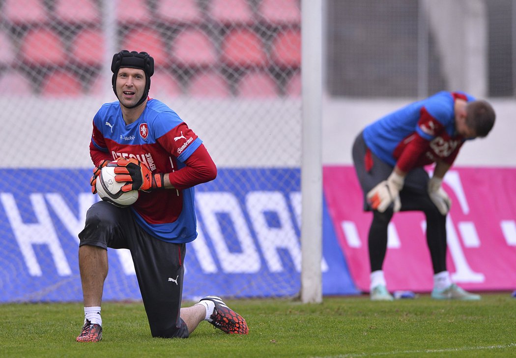 Brankář české reprezentace Petr Čech si na Twitteru před zápasem s Tureckem dopisoval s fanoušky