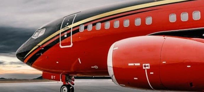 Fotbalová reprezentace má pro přepravu do Skotska k dispozici bezmála třicet let noblesní boeing 737-500.