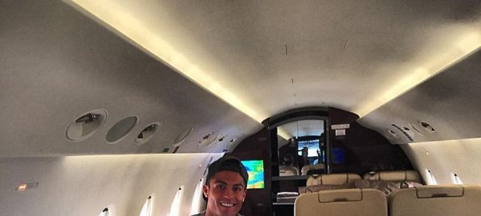 Ronaldo cestoval na dvojzápas s Dánskem a Srbskem soukromým letadlem.