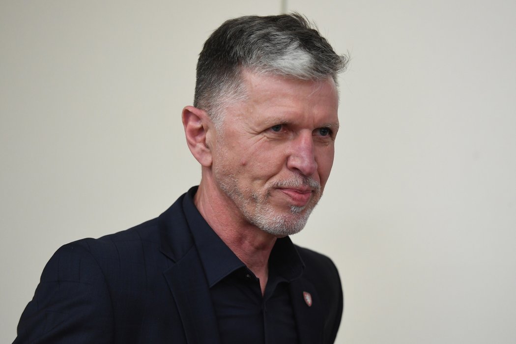 Reprezentační trenér Jaroslav Šilhavý při podpisu nové smlouvy