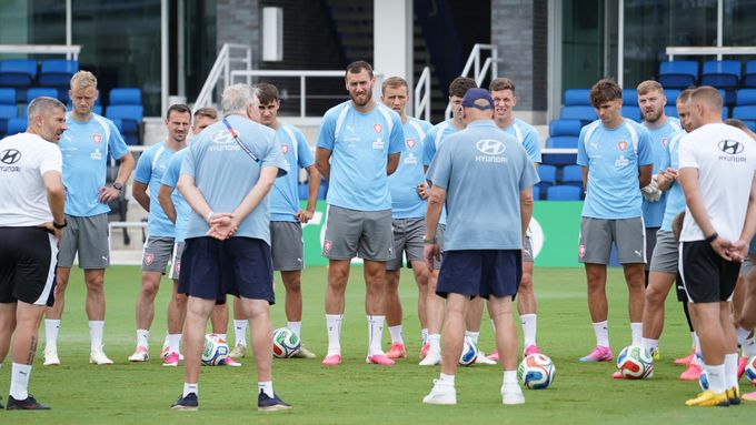 MS ve fotbale ONLINE: Češi absolvují pondělní trénink, sleduje je Nedvěd s Grygerou MS ve fotbale ONLINE: Češi absolvují pondělní trénink, sleduje je Nedvěd s Grygerou