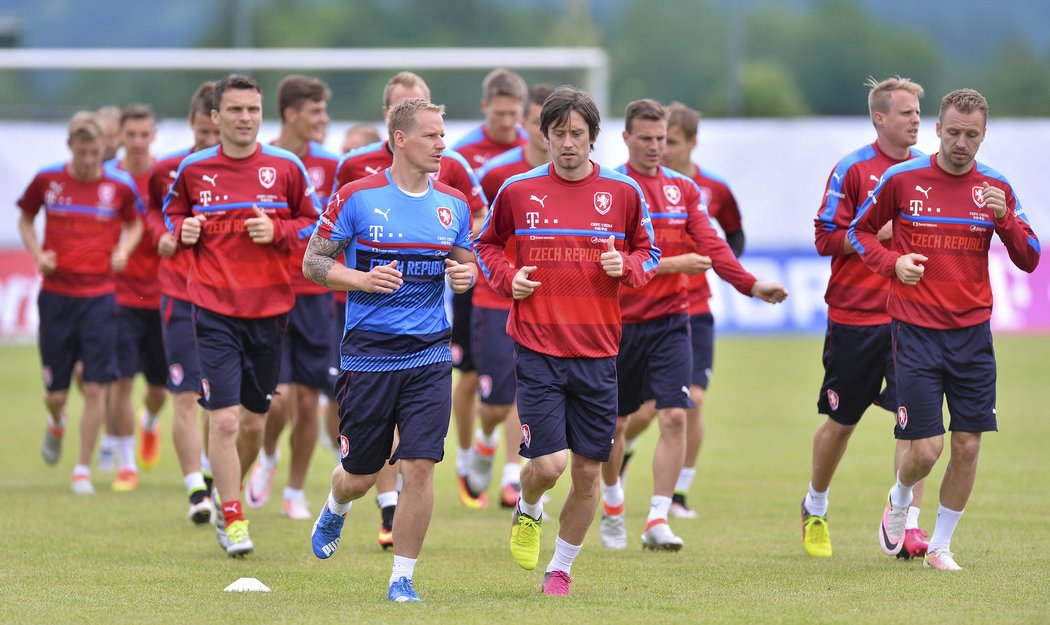 Čeští fotbalisté při tréninku na soustředění v Rakousku