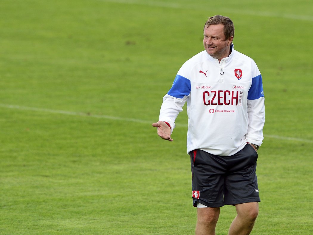 Trenér reprezentace Pavel Vrba se chystá na los EURO 2016