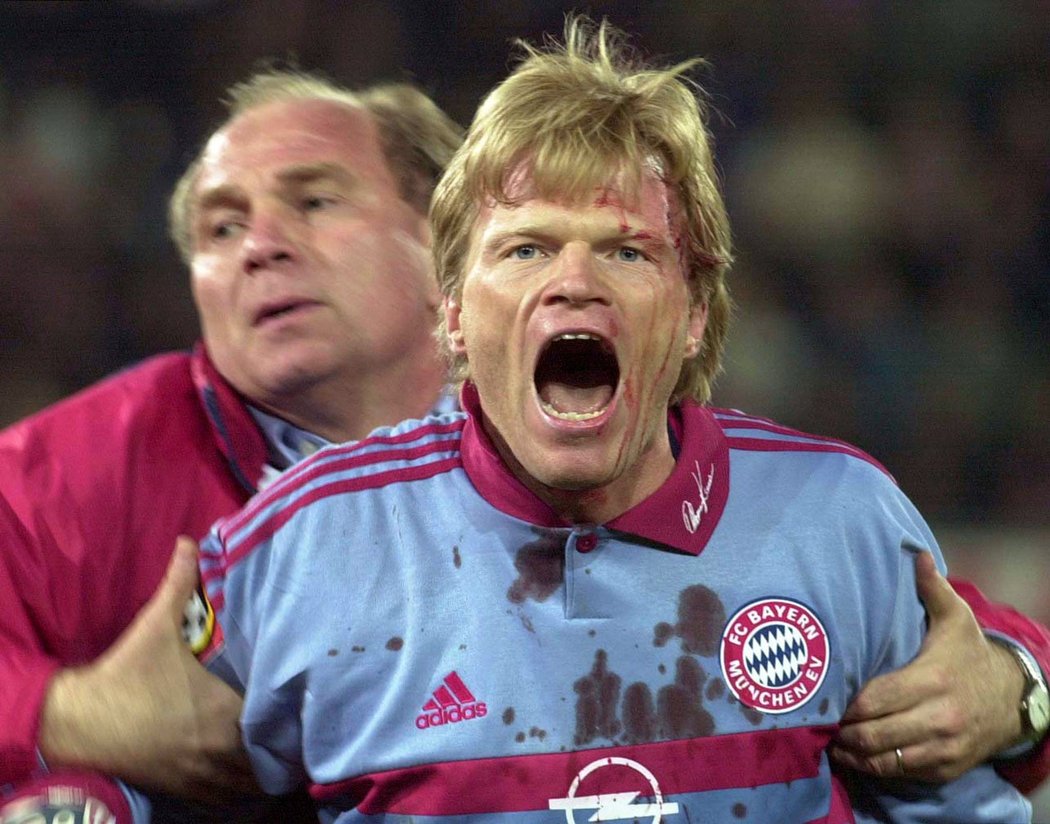 Rozzuřený brankář Bayernu Mnichov Oliver Kahn