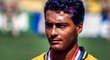 Brazilec Romário s vítěznou trofejí na MS 1994 Brazilec Romário s vítěznou trofejí na MS 1994