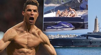 Ronaldo a láska Georgina v nedobytné pevnosti: Příprava na MS v obrněné jachtě!