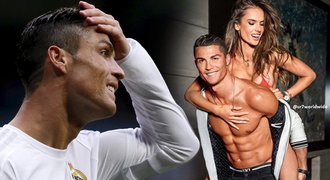 Že Ronaldo nemá do čeho píchnout? Na »buchty« ulovil italskou krásku!