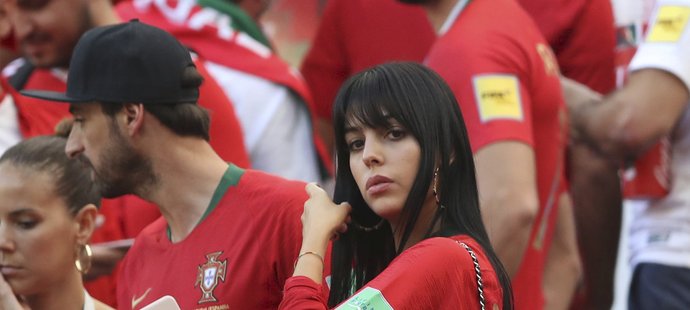 Přítelkyně Cristiana Ronalda v portugalském dresu, přestože pochází z Argentiny