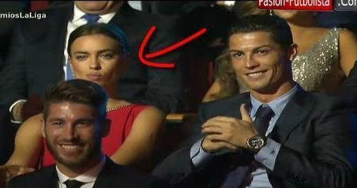 Cristiano Ronaldo se smál, jeho přítelkyně měla daleko odlišnější výraz