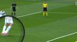 Ronaldo střílel penaltu, míč předtím nepatrně nadskočil